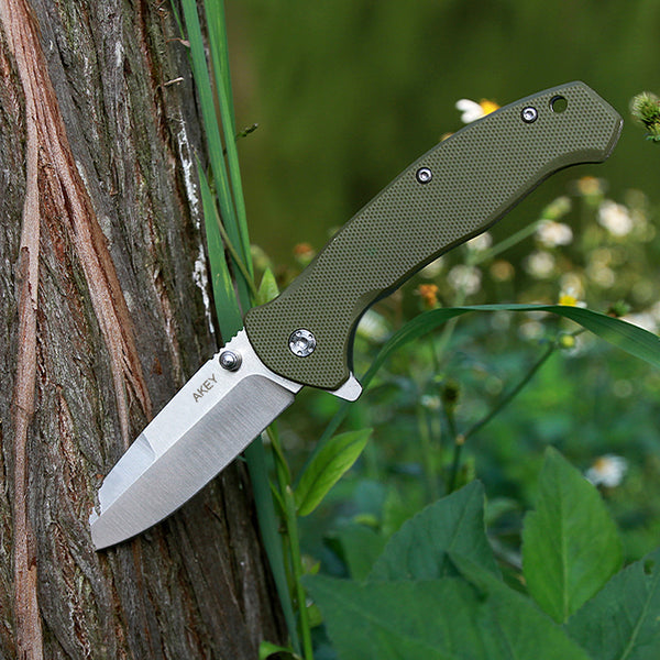 Thumb stud army pocket folding knife