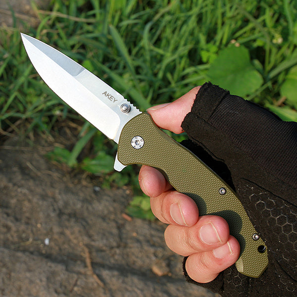 Thumb stud army pocket folding knife